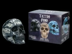 NEMESIS NOW Totenkopf - Tattoo Spardose - Schwarz -FIGUREN Verkäufe 2D FS21507 Totenkopf Tattoo Spardose schwarz 3 1280x1280