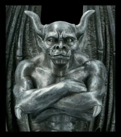 Gargoyle Figur - Der Beschützer 15 Gargoyle Figur - Der Beschützer -FIGUREN Verkäufe 2D FS21625 Gargoyle Figur Sitzend mit verschraenkten Armen 5 1280x1280