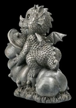 Gartenfigur - Drache Reitet Auf Raupe -FIGUREN Verkäufe 2D FS22667 Gartenfigur Drache reitet auf Raupe 2 1280x1280