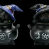 Katzen Figuren Im Hexenkessel 2er Set - Hubble & Bubble -FIGUREN Verkäufe 2D FS22906 Katzen Figuren mit Hexenkessel 2er Set Hubble Bubble 2 1280x1280