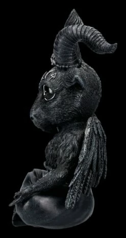 NEMESIS NOW Baphomet Figur - Baphoboo Groß -FIGUREN Verkäufe 2D FS24226 Baphomet Figur Baphoboo gross 2 1280x1280