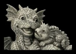 Gartenfigur - Drachen Baby Liegt Auf Mamas Bauch 15 Gartenfigur - Drachen Baby Liegt Auf Mamas Bauch -FIGUREN Verkäufe 2D FS24287 Gartenfigur Drachen Baby liegend auf Mamas Bauch 7 1280x1280