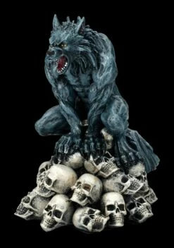 Werwolf Figur Auf Totenkopf Berg - Moon Shadow