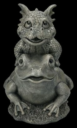 Garten Figur - Drachen Baby Reitet Auf Frosch -FIGUREN Verkäufe 2D FS25028 Garten Figur Drachen Baby reitet auf Frosch 2 1280x1280