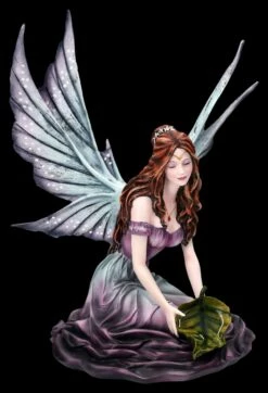 Elfen Figur Sammelt Wasser