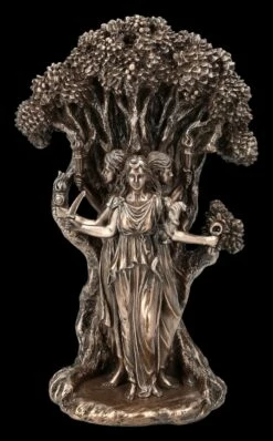 Hekate Figur - Dreifaltige Göttin Vor Lebensbaum
