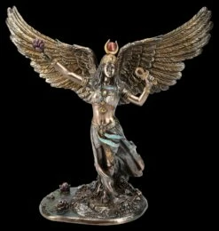 Isis Figur An Teich Mit Ausgebreiteten Schwingen