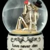 Schneekugel Skelett Liebespaar - Love Never Dies -FIGUREN Verkäufe 2D FS26778 Schneekugel Skelett Liebespaar Love Never Dies 1 1280x1280