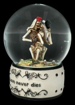Schneekugel Küssende Skelette - Love Never Dies 16 Schneekugel Küssende Skelette - Love Never Dies -FIGUREN Verkäufe 2D FS26799 Schneekugel kussende Skelette Love Never Dies 7 1280x1280