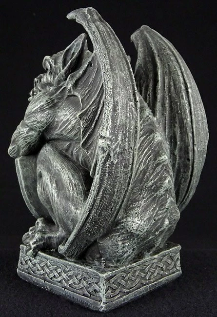 Gargoyle Stützt Sich Auf Schild 7 Gargoyle Stützt Sich Auf Schild – Bild 5