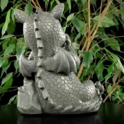 Gartenfigur - Drache Bohrt In Der Nase -FIGUREN Verkäufe 9366 2 gartenfigur 2 1280x1280