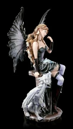 Elfen Figur Groß - Ruti Sitzend Mit Drache -FIGUREN Verkäufe Elfen Figur Ruti Sitzend Mit Drachen 4 1280x1280