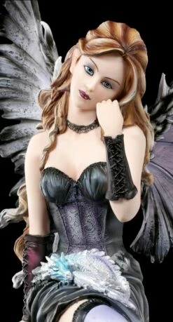 Elfen Figur Groß - Ruti Sitzend Mit Drache -FIGUREN Verkäufe Elfen Figur Ruti Sitzend Mit Drachen 6 1280x1280