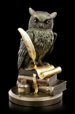 Eulen Figur Auf Büchern Mit Goldener Feder 12 Eulen Figur Auf Büchern Mit Goldener Feder -FIGUREN Verkäufe Eulen Figur Sitzend Auf Buechern Mit Goldener Feder 2 1280x1280