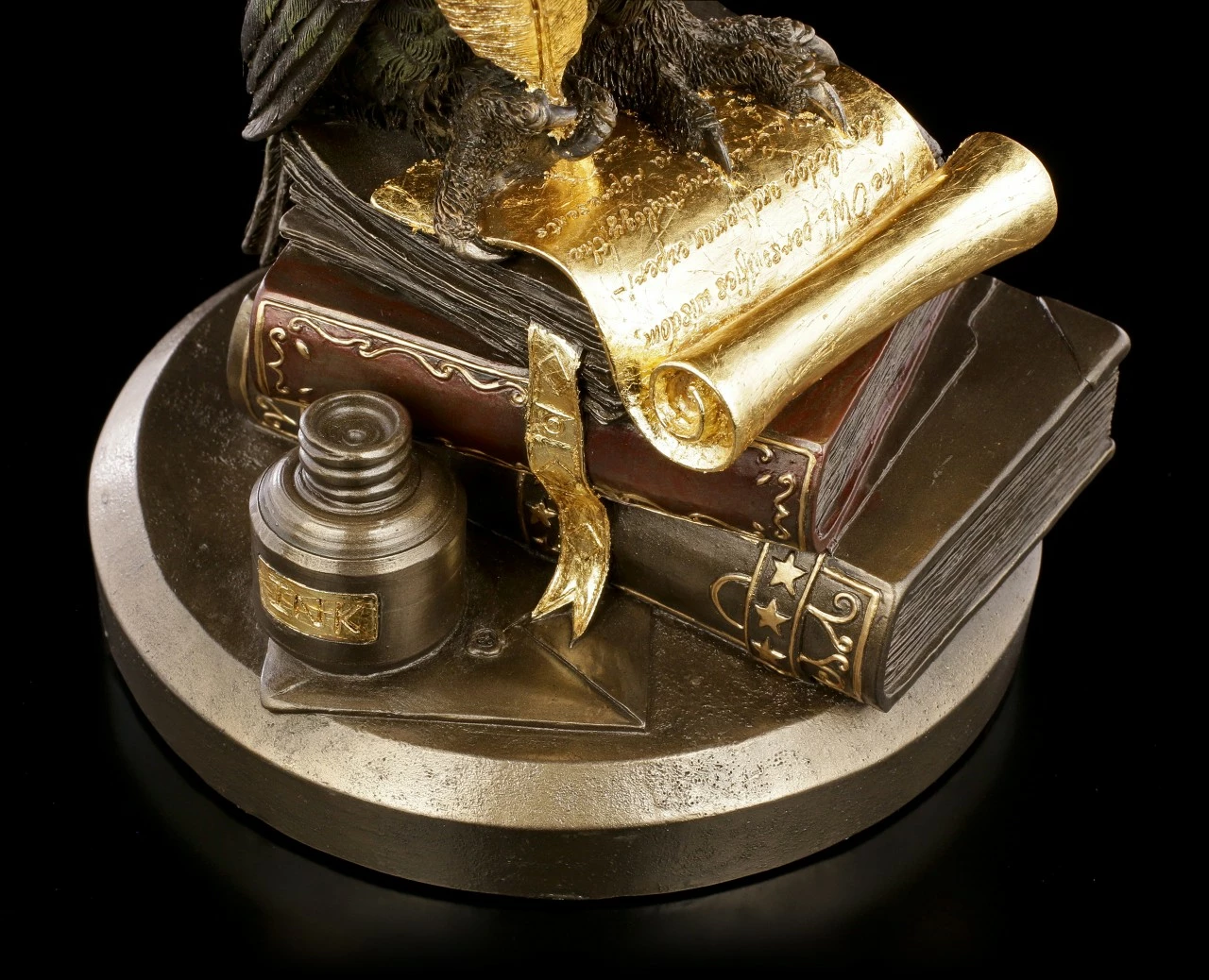 Eulen Figur Auf Büchern Mit Goldener Feder 10 Eulen Figur Auf Büchern Mit Goldener Feder – Bild 8