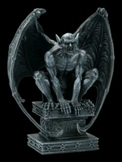 Gargoyle Figur Mit Schwingen Auf Sockel