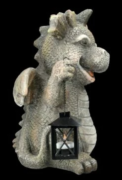 Gartenfigur - Fröhlicher Drache Mit Laterne -FIGUREN Verkäufe FS26610 Gartenfigur Fr hlicher Drache mit Laterne 8 1280x1280